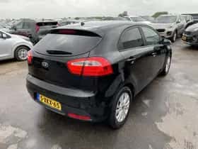 Kia Rio (2014) thumbnail 9