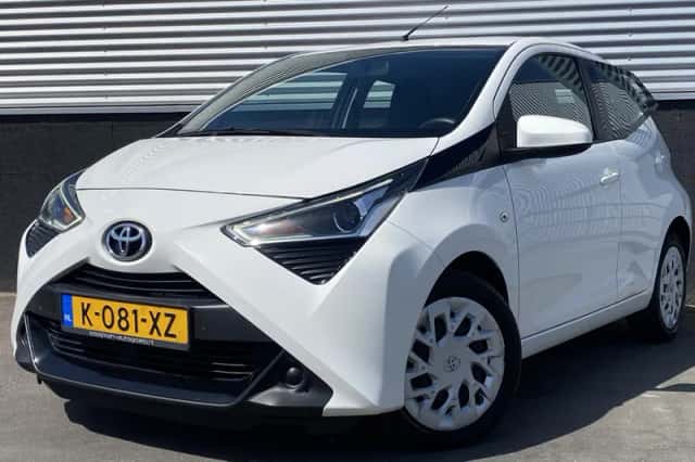 Toyota Aygo (2021) thumbnail 2