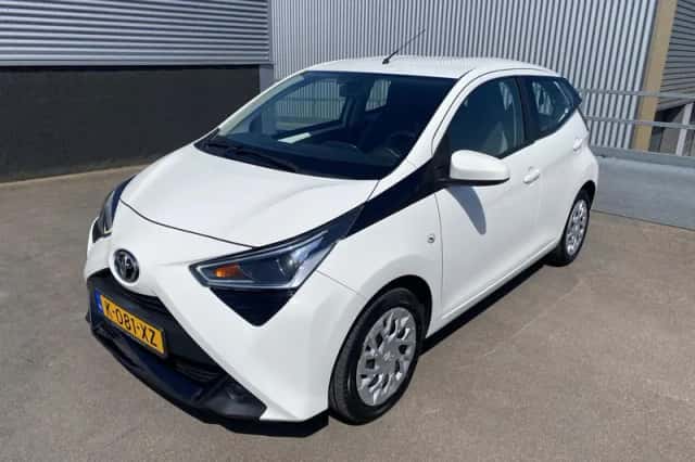 Toyota Aygo (2021) thumbnail 3