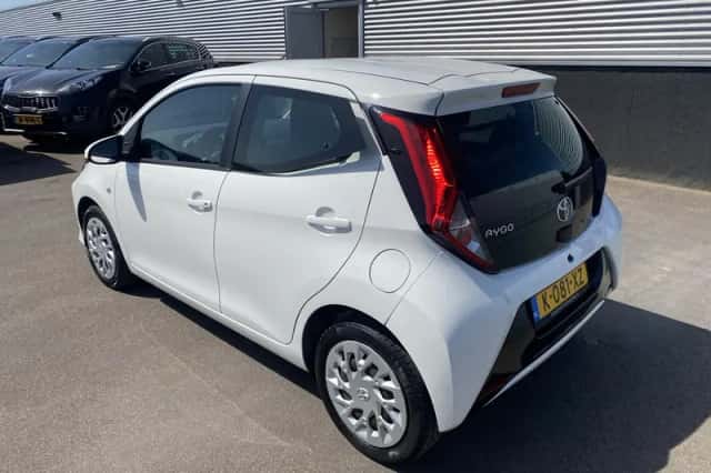 Toyota Aygo (2021) thumbnail 5