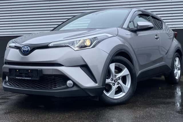 Toyota C-HR (2018) thumbnail 2