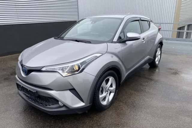 Toyota C-HR (2018) thumbnail 3