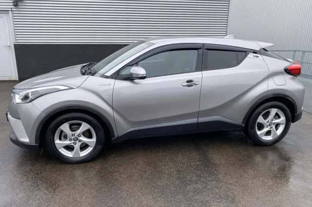Toyota C-HR (2018) thumbnail 4
