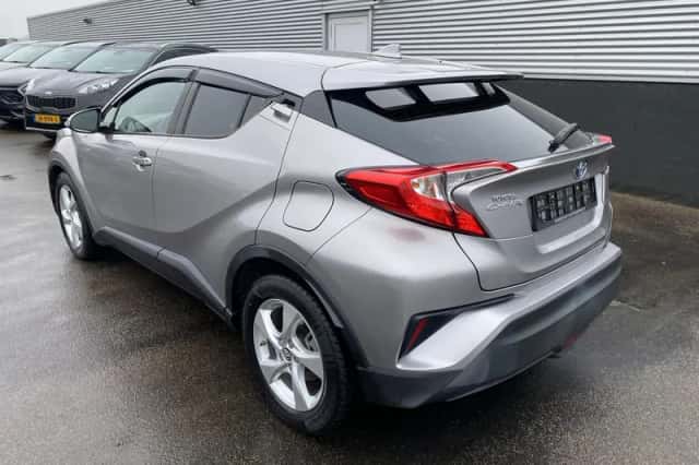 Toyota C-HR (2018) thumbnail 5