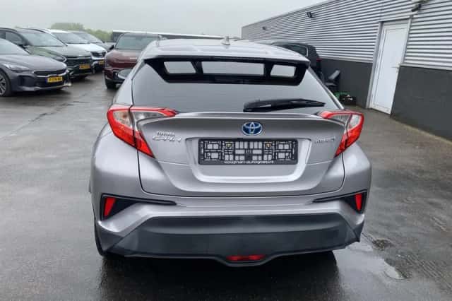 Toyota C-HR (2018) thumbnail 6