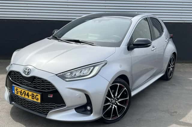 Toyota Yaris (2023) thumbnail 2