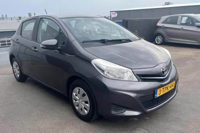 Toyota Yaris (2014) thumbnail 6