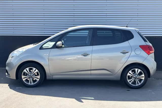 Kia Venga (2015) thumbnail 2