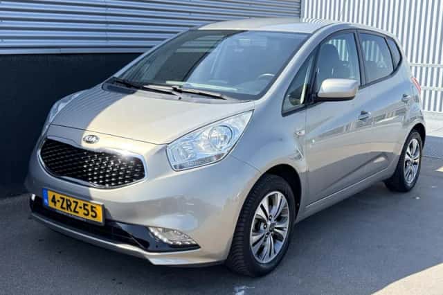 Kia Venga (2015) thumbnail 3