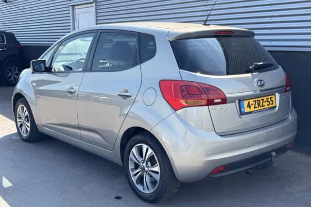 Kia Venga (2015) thumbnail 5