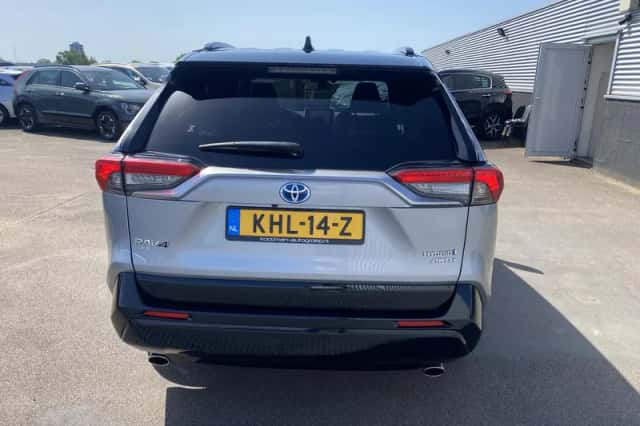 Toyota RAV4 (2020) thumbnail 6