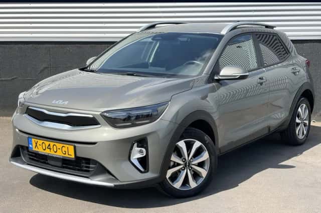 Kia Stonic (2023) thumbnail 1