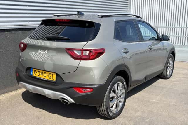 Kia Stonic (2023) thumbnail 5