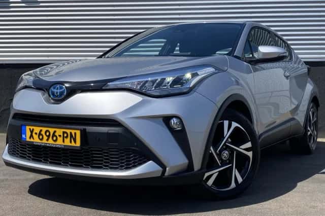 Toyota C-HR (2023) thumbnail 2