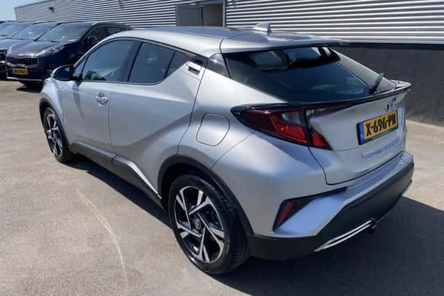 Toyota C-HR (2023) thumbnail 3
