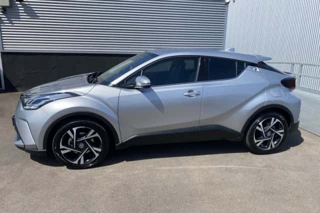 Toyota C-HR (2023) thumbnail 4