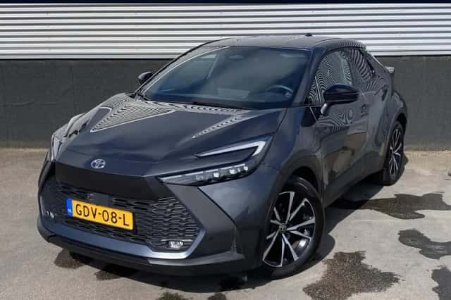 Toyota C-HR (2024) thumbnail 1