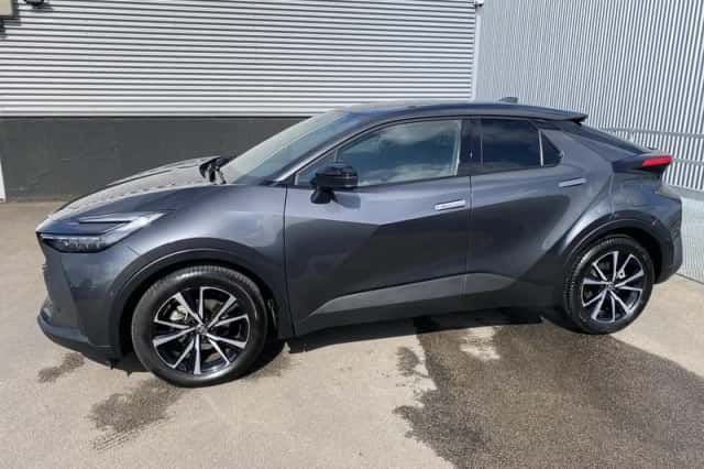 Toyota C-HR (2024) thumbnail 3
