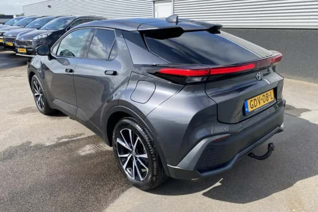 Toyota C-HR (2024) thumbnail 4