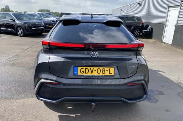 Toyota C-HR (2024) thumbnail 6