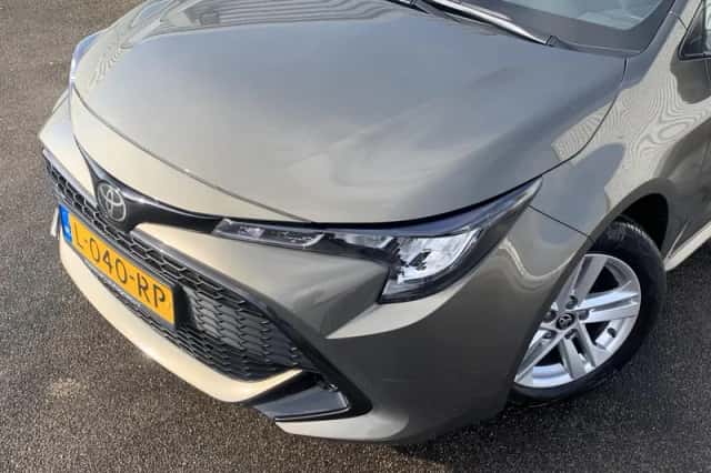 Toyota Corolla (2021) thumbnail 2