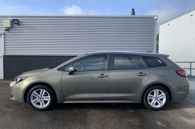 Toyota Corolla (2021) thumbnail 3