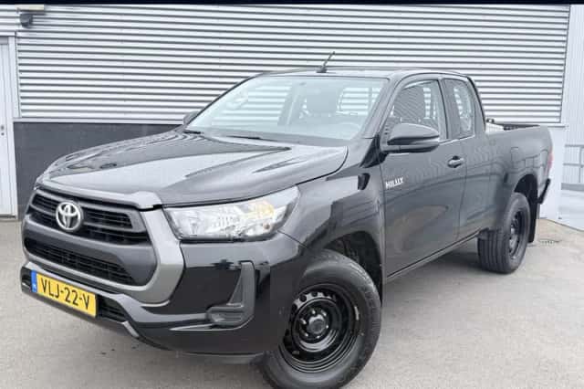 Toyota Hilux (2021) thumbnail 1