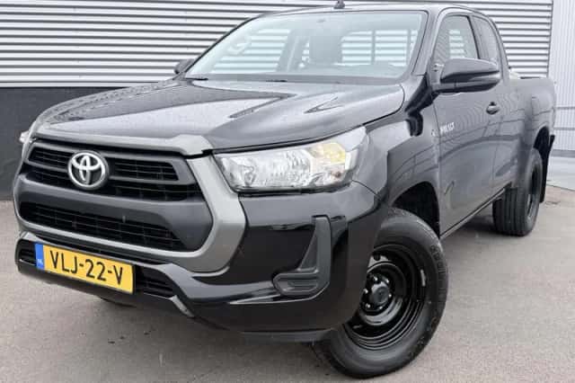 Toyota Hilux (2021) thumbnail 2