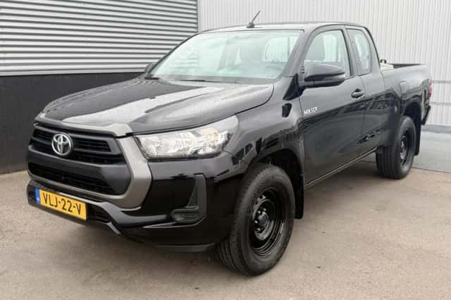 Toyota Hilux (2021) thumbnail 3