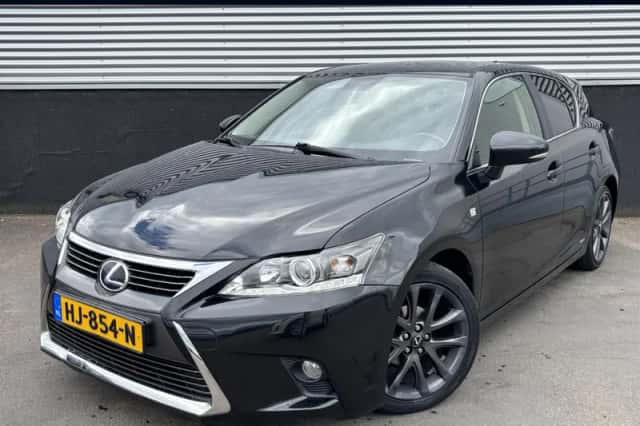 Lexus CT (2015) thumbnail 1