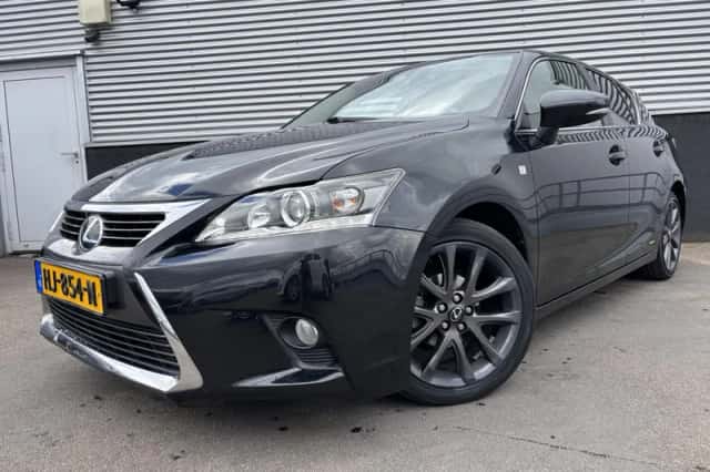 Lexus CT (2015) thumbnail 2