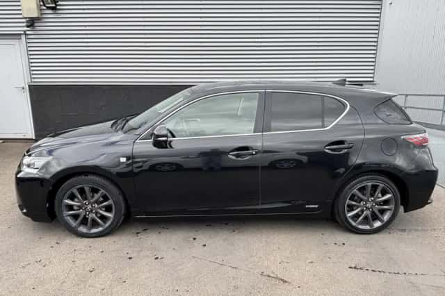 Lexus CT (2015) thumbnail 3