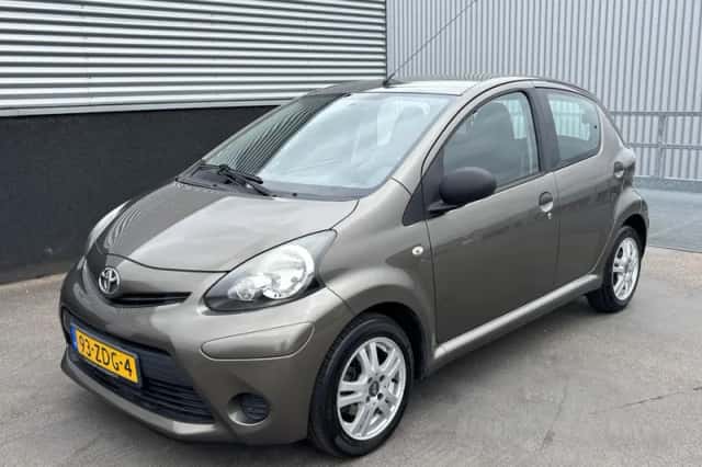 Toyota Aygo (2012) thumbnail 4