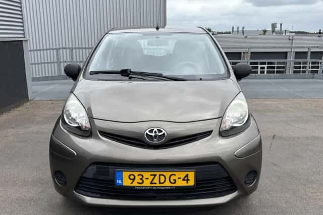 Toyota Aygo (2012) thumbnail 5