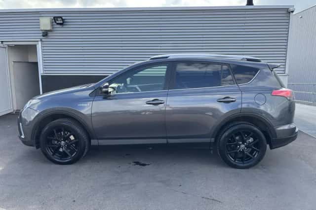 Toyota RAV4 (2018) thumbnail 3