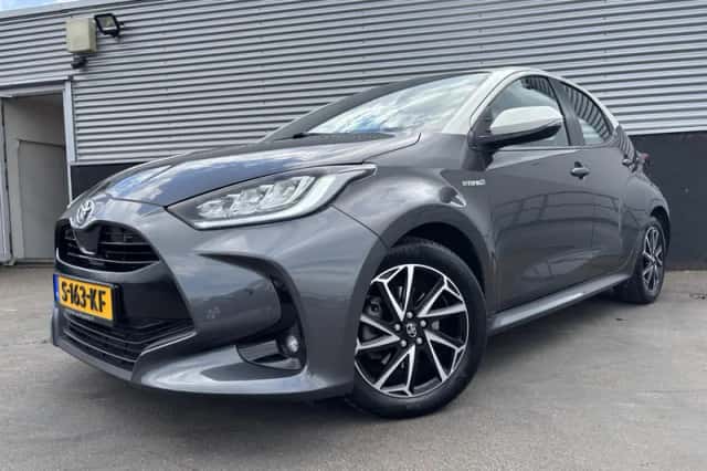 Toyota Yaris (2021) thumbnail 2