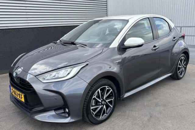 Toyota Yaris (2021) thumbnail 4