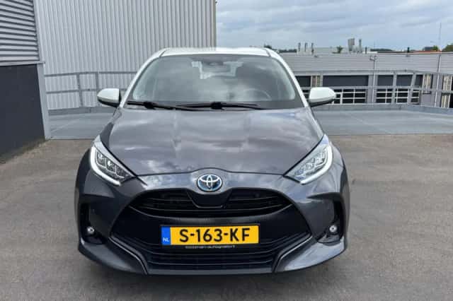 Toyota Yaris (2021) thumbnail 5