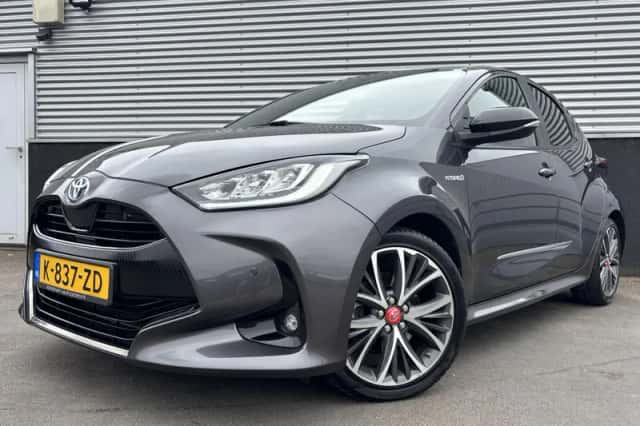 Toyota Yaris (2021) thumbnail 2