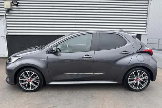 Toyota Yaris (2021) thumbnail 3
