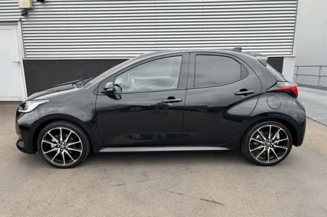 Toyota Yaris (2023) thumbnail 3