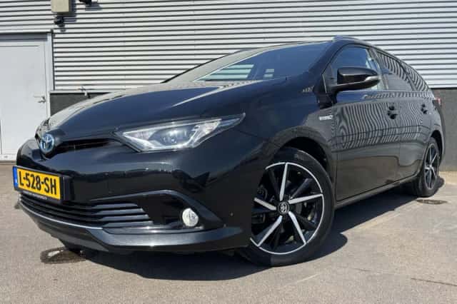 Toyota Auris (2018) thumbnail 2