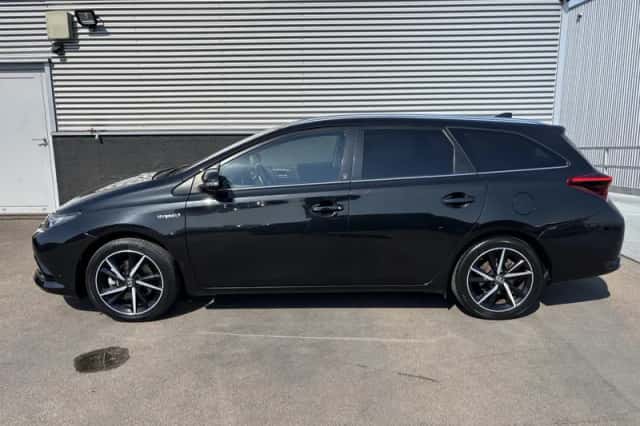 Toyota Auris (2018) thumbnail 3