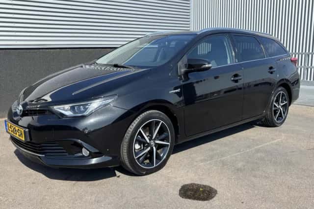 Toyota Auris (2018) thumbnail 4