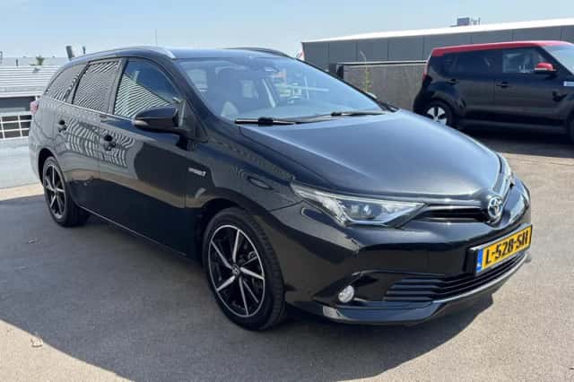 Toyota Auris (2018) thumbnail 6
