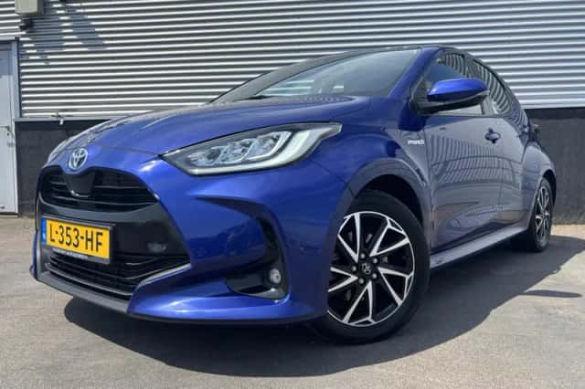 Toyota Yaris (2021) thumbnail 2