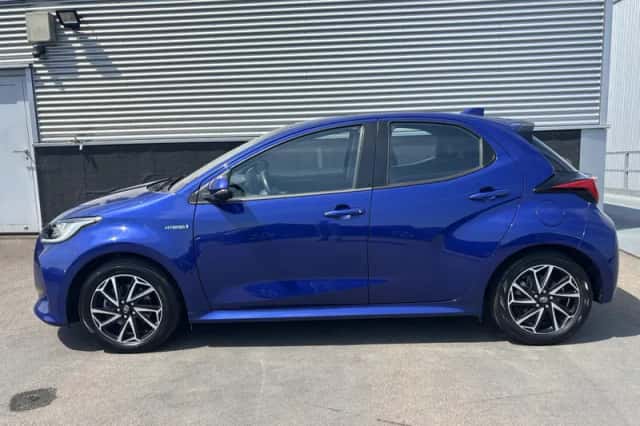 Toyota Yaris (2021) thumbnail 3