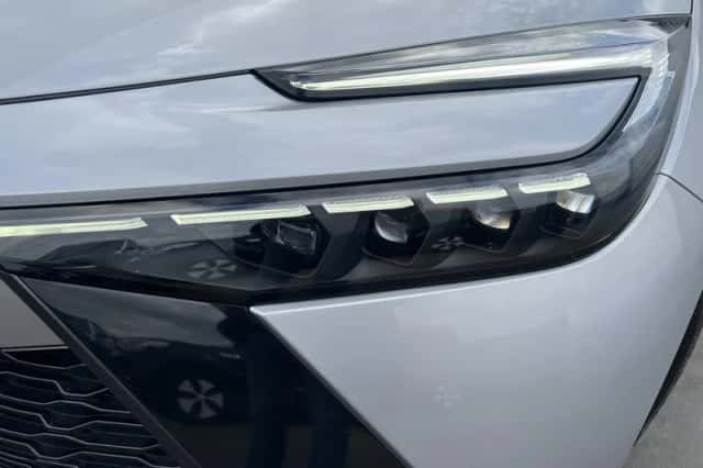 Toyota C-HR (2025) thumbnail 3