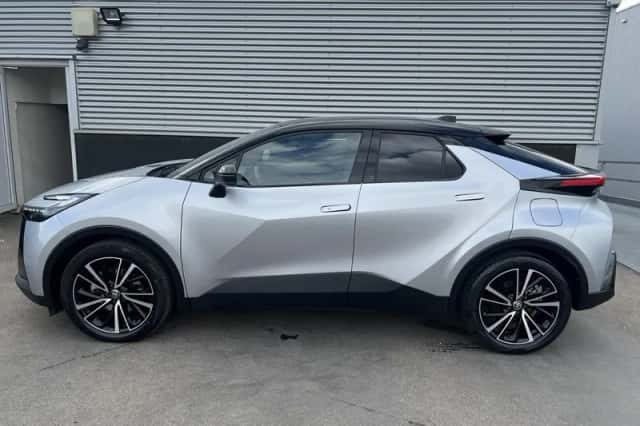 Toyota C-HR (2025) thumbnail 4