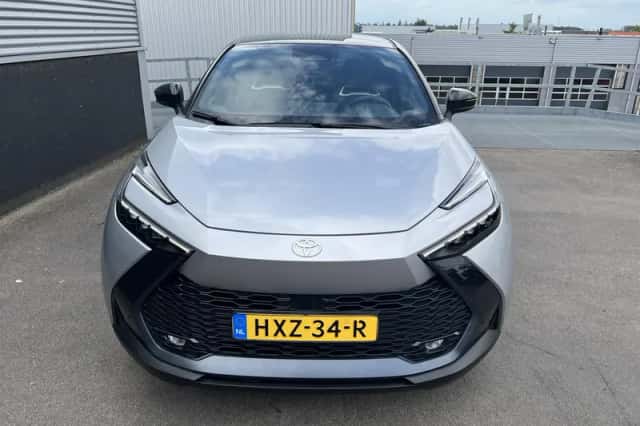 Toyota C-HR (2025) thumbnail 6